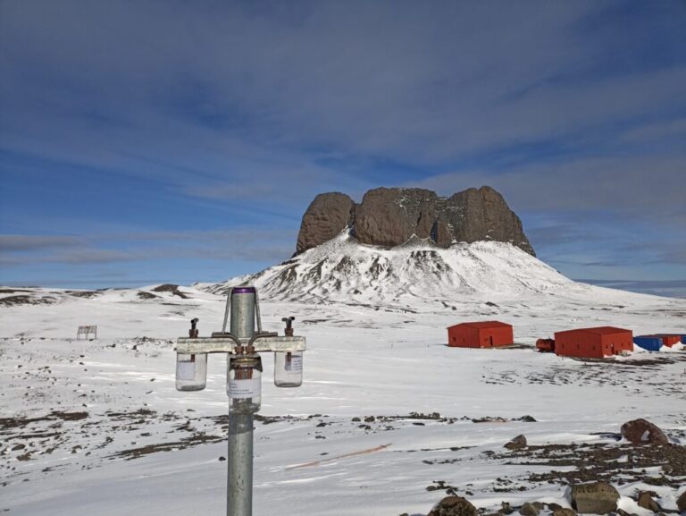 Científicos del CIMA y el CEQUINOR han impulsado el monitoreo, la detección y caracterización de microplásticos en matrices atmosféricas